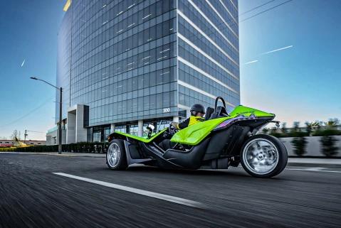 3 wheel motorbike moving fast